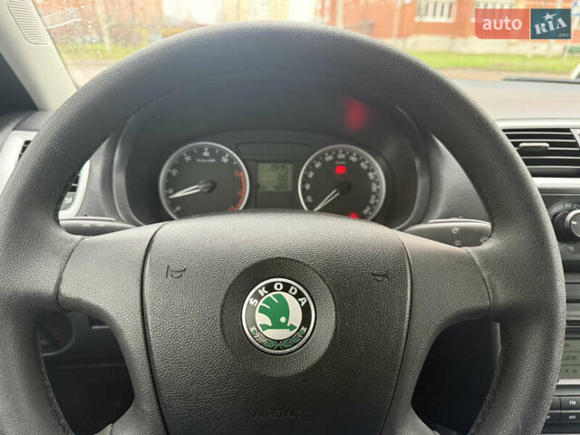 Сірий Шкода Фабія, об'ємом двигуна 1.6 л та пробігом 195 тис. км за 6500 $, фото 18 на Automoto.ua