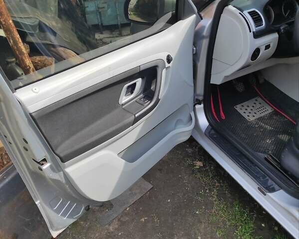 Серый Шкода Фабия, объемом двигателя 1.9 л и пробегом 304 тыс. км за 4600 $, фото 13 на Automoto.ua