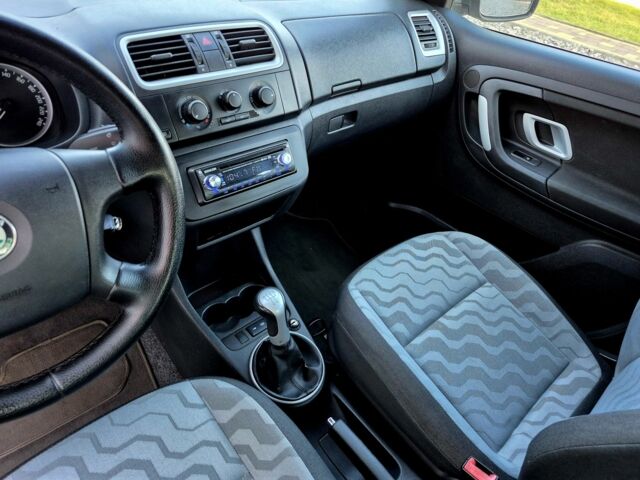 Серый Шкода Фабия, объемом двигателя 1.2 л и пробегом 237 тыс. км за 3999 $, фото 5 на Automoto.ua