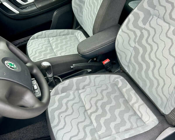 Серый Шкода Фабия, объемом двигателя 0 л и пробегом 230 тыс. км за 5499 $, фото 27 на Automoto.ua