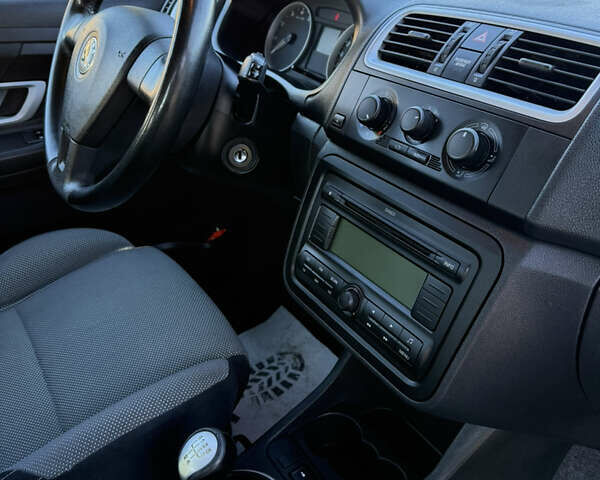 Серый Шкода Фабия, объемом двигателя 1.4 л и пробегом 223 тыс. км за 5500 $, фото 23 на Automoto.ua