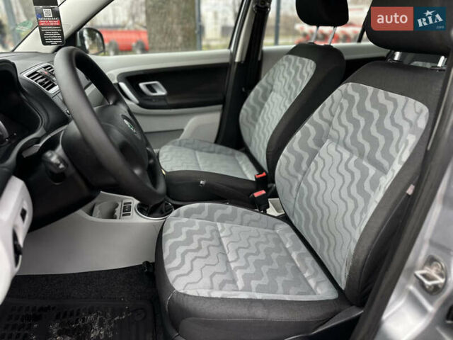 Сірий Шкода Фабія, об'ємом двигуна 1.39 л та пробігом 227 тис. км за 5500 $, фото 22 на Automoto.ua