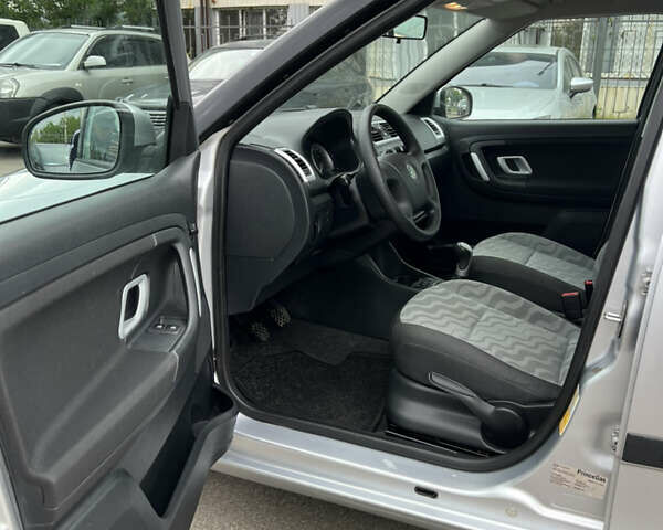 Шкода Фабия 2008 в Чернигове на Automoto.ua Серый Шкода Фабия, объемом двигателя 1.39 л и пробегом 240 тыс. км за 5600 $, фото 23 на Automoto.ua