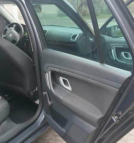 Серый Шкода Фабия, объемом двигателя 1.39 л и пробегом 232 тыс. км за 6500 $, фото 8 на Automoto.ua