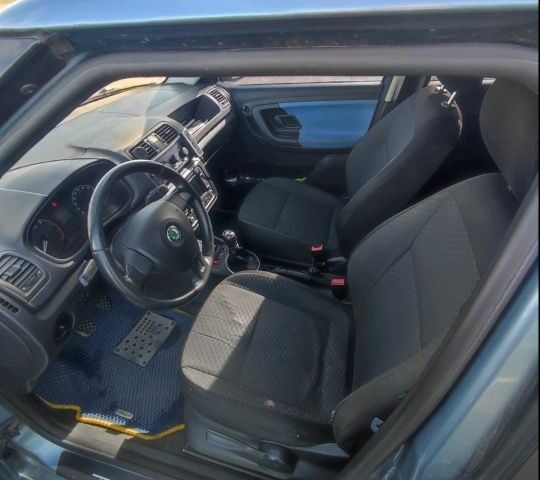 Серый Шкода Фабия, объемом двигателя 1.2 л и пробегом 307 тыс. км за 3800 $, фото 7 на Automoto.ua