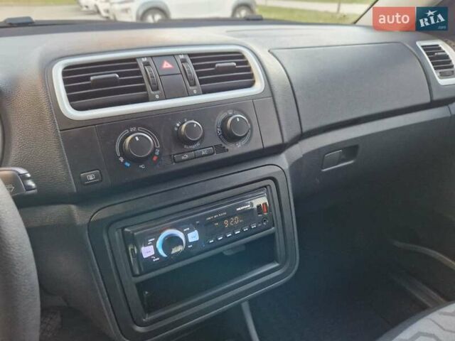 Серый Шкода Фабия, объемом двигателя 1.4 л и пробегом 147 тыс. км за 5600 $, фото 40 на Automoto.ua