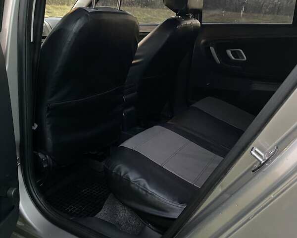 Серый Шкода Фабия, объемом двигателя 1.4 л и пробегом 310 тыс. км за 4200 $, фото 11 на Automoto.ua