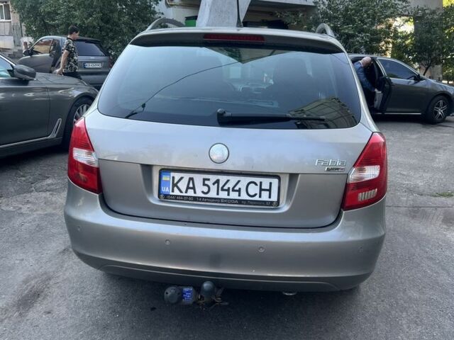 Сірий Шкода Фабія, об'ємом двигуна 1.6 л та пробігом 195 тис. км за 7600 $, фото 2 на Automoto.ua