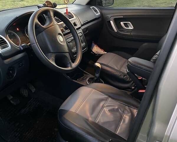 Серый Шкода Фабия, объемом двигателя 1.4 л и пробегом 310 тыс. км за 4200 $, фото 26 на Automoto.ua