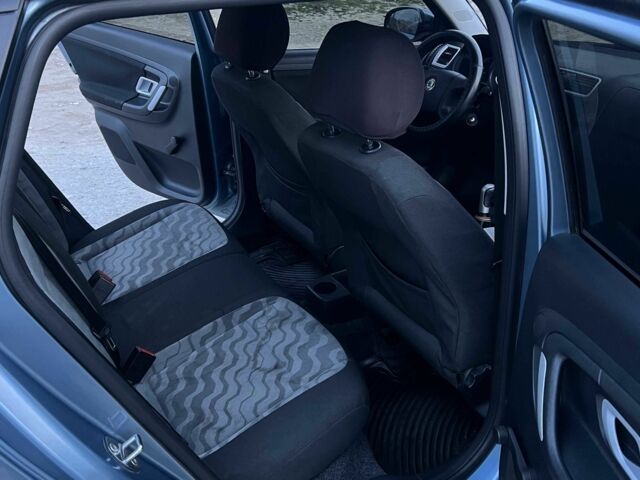 Серый Шкода Фабия, объемом двигателя 1.4 л и пробегом 201 тыс. км за 4500 $, фото 8 на Automoto.ua