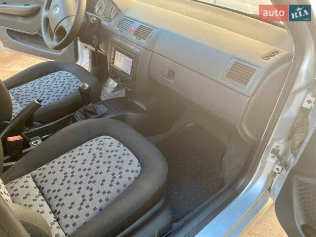 Сірий Шкода Фабія, об'ємом двигуна 1.39 л та пробігом 194 тис. км за 5500 $, фото 12 на Automoto.ua