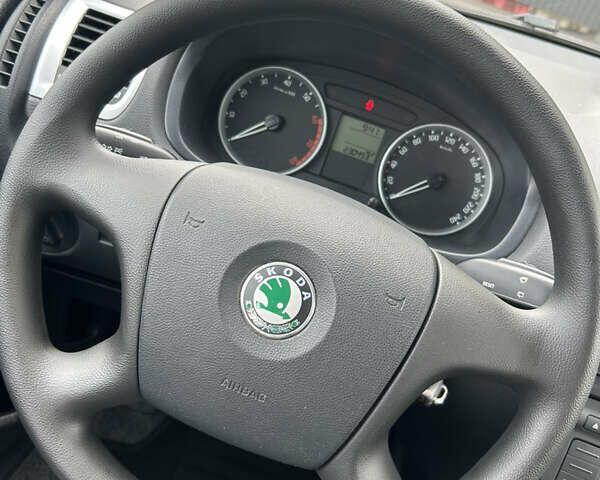 Серый Шкода Фабия, объемом двигателя 0 л и пробегом 230 тыс. км за 5499 $, фото 25 на Automoto.ua