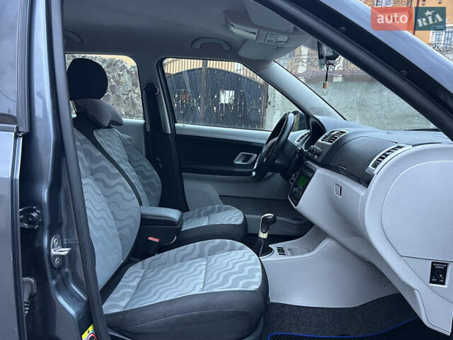 Сірий Шкода Фабія, об'ємом двигуна 1.2 л та пробігом 232 тис. км за 4200 $, фото 13 на Automoto.ua