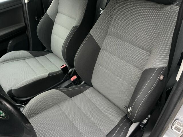 Серый Шкода Фабия, объемом двигателя 1.6 л и пробегом 211 тыс. км за 6800 $, фото 12 на Automoto.ua