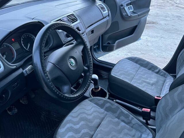 Серый Шкода Фабия, объемом двигателя 1.4 л и пробегом 201 тыс. км за 4500 $, фото 10 на Automoto.ua