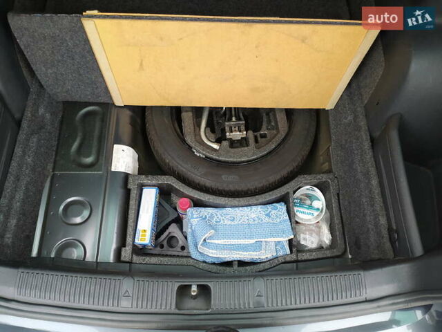 Серый Шкода Фабия, объемом двигателя 1.39 л и пробегом 232 тыс. км за 6500 $, фото 30 на Automoto.ua