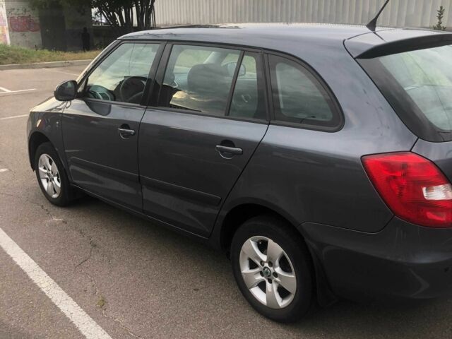 Серый Шкода Фабия, объемом двигателя 1.4 л и пробегом 255 тыс. км за 5850 $, фото 4 на Automoto.ua