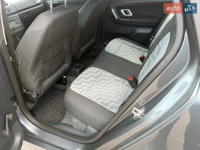 Сірий Шкода Фабія, об'ємом двигуна 1.6 л та пробігом 257 тис. км за 5899 $, фото 5 на Automoto.ua