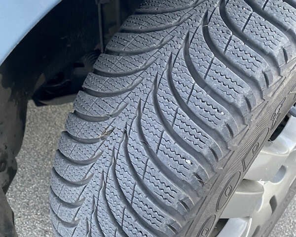 Серый Шкода Фабия, объемом двигателя 1.4 л и пробегом 395 тыс. км за 4200 $, фото 12 на Automoto.ua