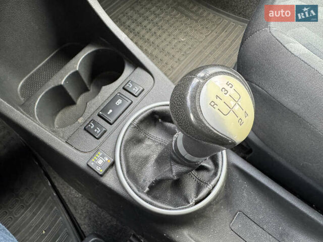 Серый Шкода Фабия, объемом двигателя 1.2 л и пробегом 162 тыс. км за 3990 $, фото 24 на Automoto.ua