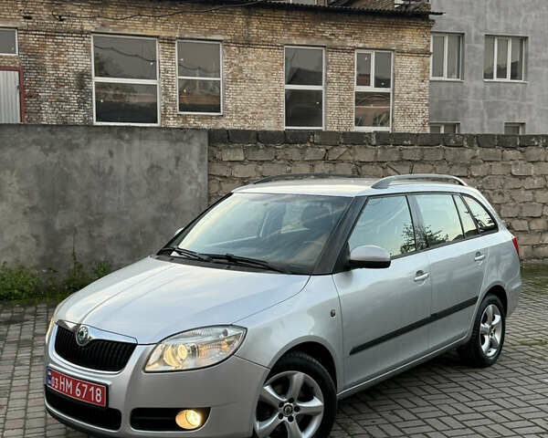 Серый Шкода Фабия, объемом двигателя 1.6 л и пробегом 236 тыс. км за 5800 $, фото 1 на Automoto.ua