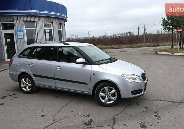 Серый Шкода Фабия, объемом двигателя 1.6 л и пробегом 189 тыс. км за 6100 $, фото 2 на Automoto.ua