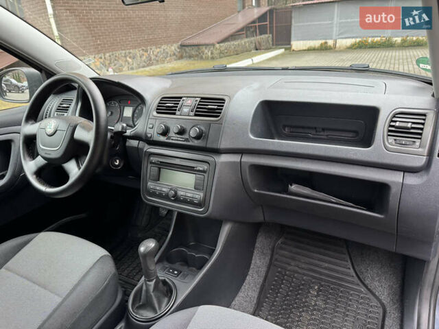 Серый Шкода Фабия, объемом двигателя 1.39 л и пробегом 240 тыс. км за 5400 $, фото 38 на Automoto.ua