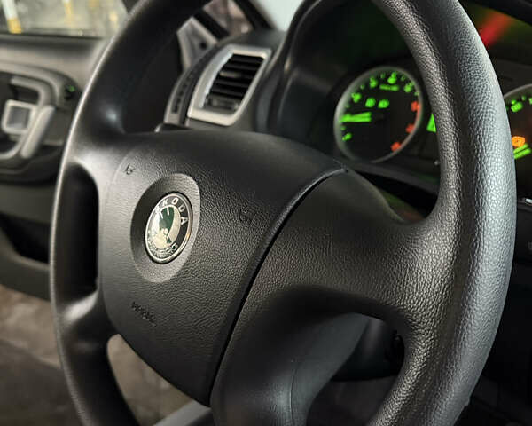 Серый Шкода Фабия, объемом двигателя 1.2 л и пробегом 115 тыс. км за 5300 $, фото 14 на Automoto.ua