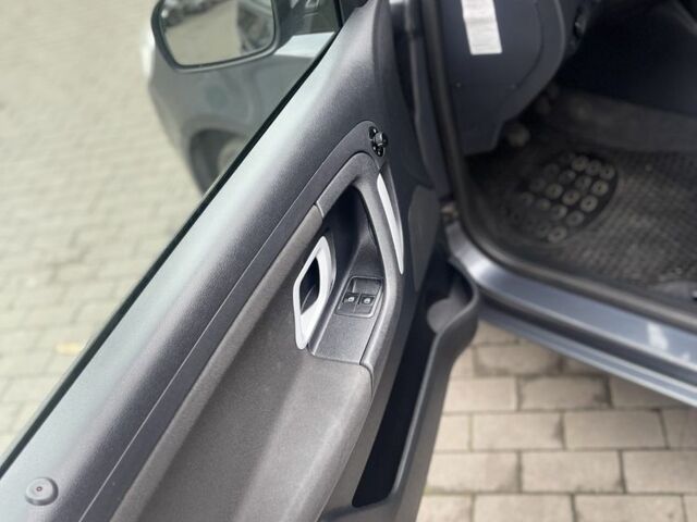 Серый Шкода Фабия, объемом двигателя 1.4 л и пробегом 219 тыс. км за 5550 $, фото 4 на Automoto.ua