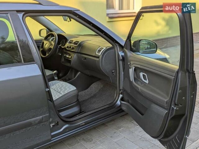 Серый Шкода Фабия, объемом двигателя 1.6 л и пробегом 211 тыс. км за 5999 $, фото 10 на Automoto.ua