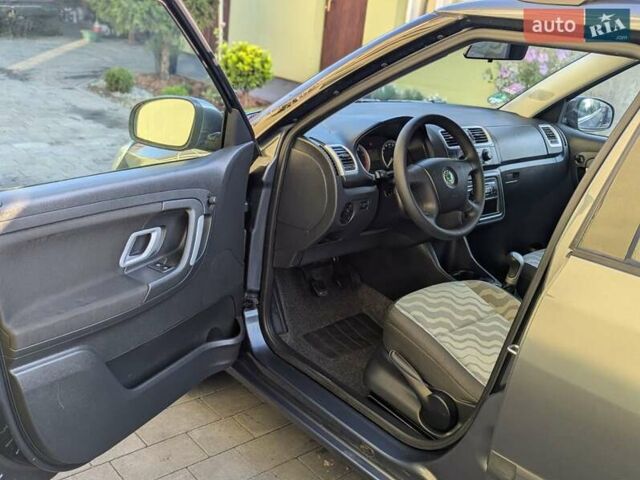 Серый Шкода Фабия, объемом двигателя 1.6 л и пробегом 211 тыс. км за 5999 $, фото 12 на Automoto.ua