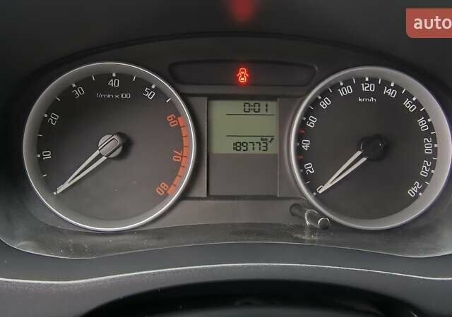 Серый Шкода Фабия, объемом двигателя 1.6 л и пробегом 189 тыс. км за 6100 $, фото 35 на Automoto.ua