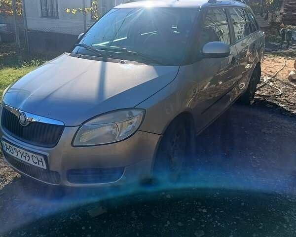 Серый Шкода Фабия, объемом двигателя 1.2 л и пробегом 237 тыс. км за 4200 $, фото 2 на Automoto.ua