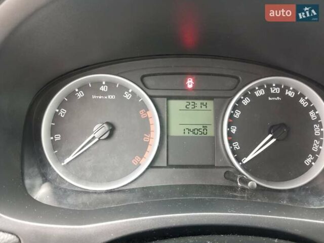 Серый Шкода Фабия, объемом двигателя 1.4 л и пробегом 174 тыс. км за 5500 $, фото 27 на Automoto.ua