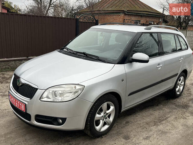 Серый Шкода Фабия, объемом двигателя 1.6 л и пробегом 239 тыс. км за 6750 $, фото 1 на Automoto.ua
