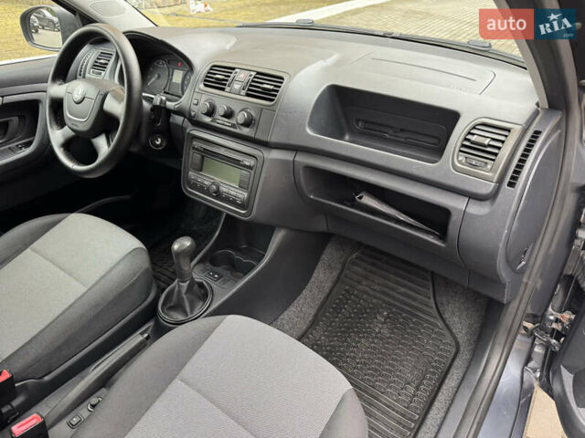 Серый Шкода Фабия, объемом двигателя 1.39 л и пробегом 240 тыс. км за 5400 $, фото 37 на Automoto.ua