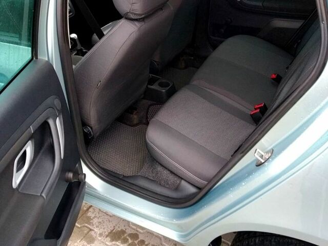 Сірий Шкода Фабія, об'ємом двигуна 1.6 л та пробігом 370 тис. км за 4999 $, фото 7 на Automoto.ua