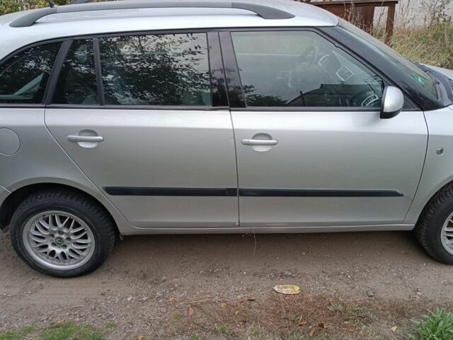 Серый Шкода Фабия, объемом двигателя 0 л и пробегом 170 тыс. км за 5331 $, фото 1 на Automoto.ua