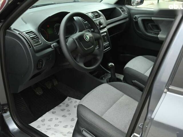 Серый Шкода Фабия, объемом двигателя 1.4 л и пробегом 242 тыс. км за 5350 $, фото 15 на Automoto.ua