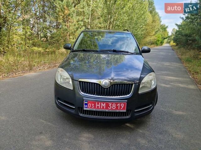 Серый Шкода Фабия, объемом двигателя 1.2 л и пробегом 180 тыс. км за 4950 $, фото 2 на Automoto.ua