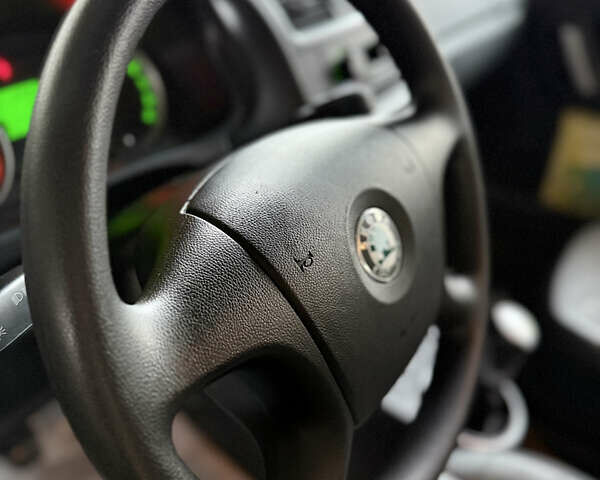 Серый Шкода Фабия, объемом двигателя 1.2 л и пробегом 115 тыс. км за 5300 $, фото 32 на Automoto.ua