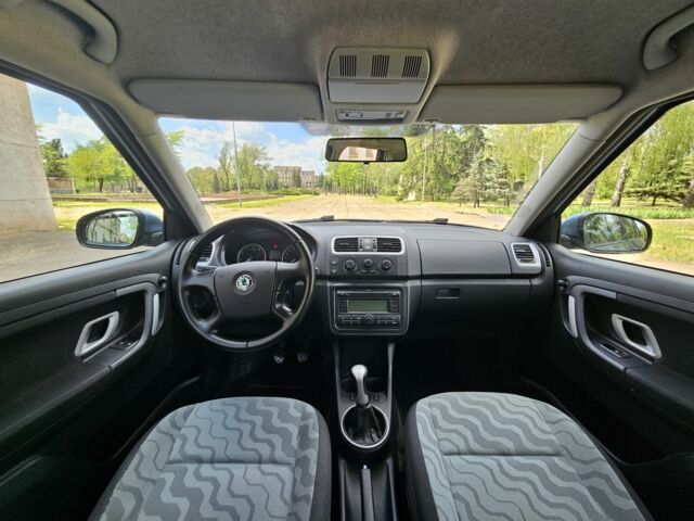 Серый Шкода Фабия, объемом двигателя 1.4 л и пробегом 223 тыс. км за 6500 $, фото 12 на Automoto.ua