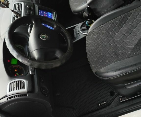 Сірий Шкода Фабія, об'ємом двигуна 1.4 л та пробігом 205 тис. км за 5350 $, фото 4 на Automoto.ua