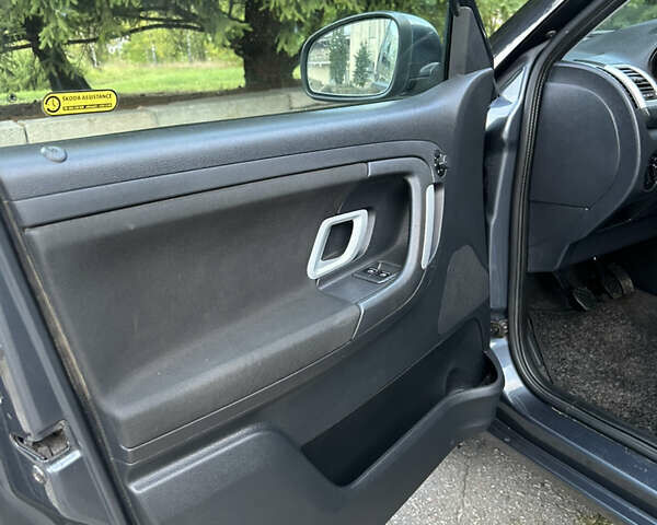 Шкода Фабия 2009 в Золотоноше на Automoto.ua Серый Шкода Фабия, объемом двигателя 1.39 л и пробегом 225 тыс. км за 6150 $, фото 40 на Automoto.ua