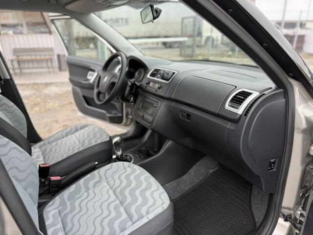 Серый Шкода Фабия, объемом двигателя 1.6 л и пробегом 112 тыс. км за 7300 $, фото 9 на Automoto.ua