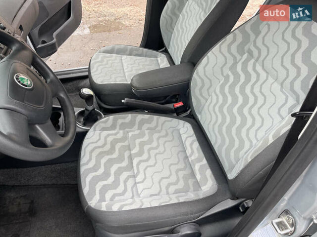 Серый Шкода Фабия, объемом двигателя 1.4 л и пробегом 196 тыс. км за 5600 $, фото 14 на Automoto.ua