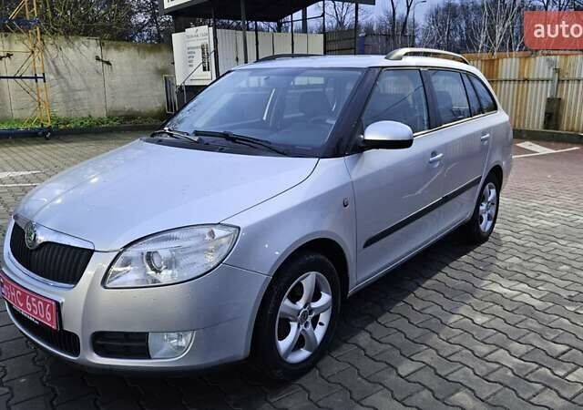 Серый Шкода Фабия, объемом двигателя 1.4 л и пробегом 211 тыс. км за 5450 $, фото 2 на Automoto.ua
