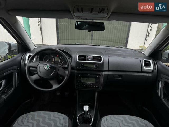 Серый Шкода Фабия, объемом двигателя 1.39 л и пробегом 180 тыс. км за 5750 $, фото 44 на Automoto.ua