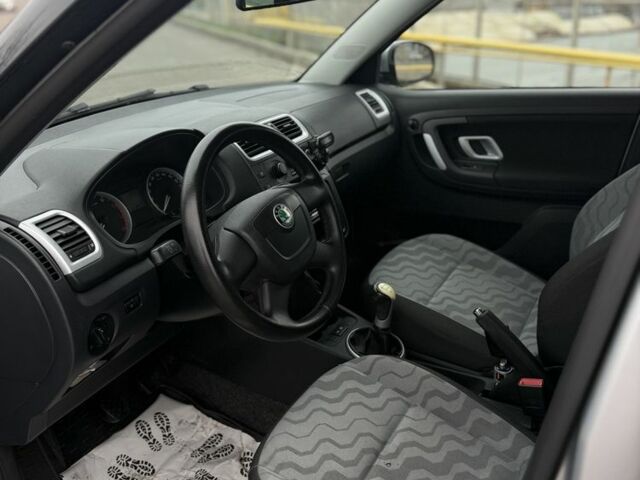 Серый Шкода Фабия, объемом двигателя 1.2 л и пробегом 218 тыс. км за 4000 $, фото 8 на Automoto.ua