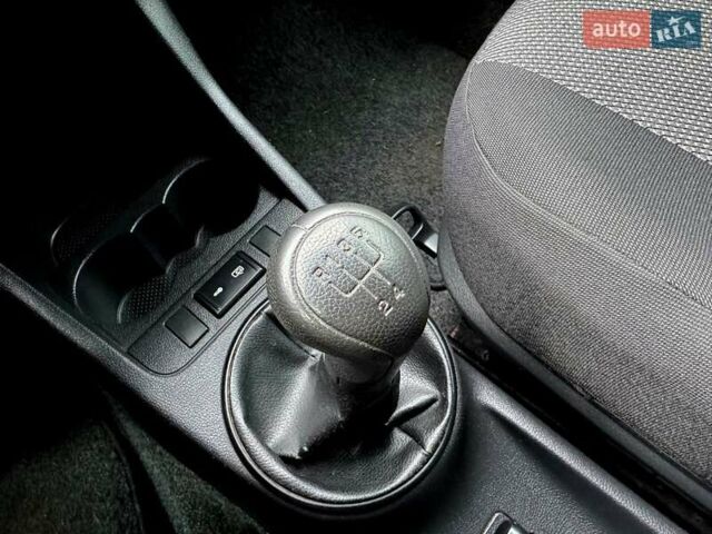 Серый Шкода Фабия, объемом двигателя 1.39 л и пробегом 150 тыс. км за 5300 $, фото 25 на Automoto.ua